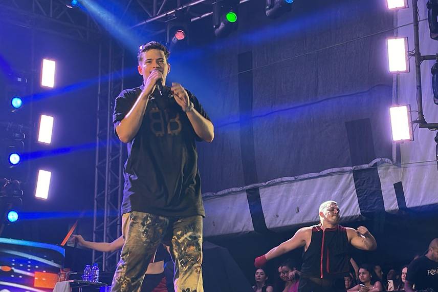 Felipe Amorim agita mais de 30 mil fãs no 2º dia de Festival de Verão em Parnaíba Felipe Amorim agita mais de 30 mil fãs no 2º dia de Festival de Verão em Parnaíba