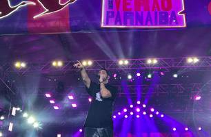 Henry Freitas anima mais de 40 mil fãs no 3º dia de Festival de Verão em Parnaíba (Foto: Conecta Piauí) Henry Freitas anima mais de 40 mil fãs no 3º dia de Festival de Verão em Parnaíba (Foto: Conecta Piauí)
