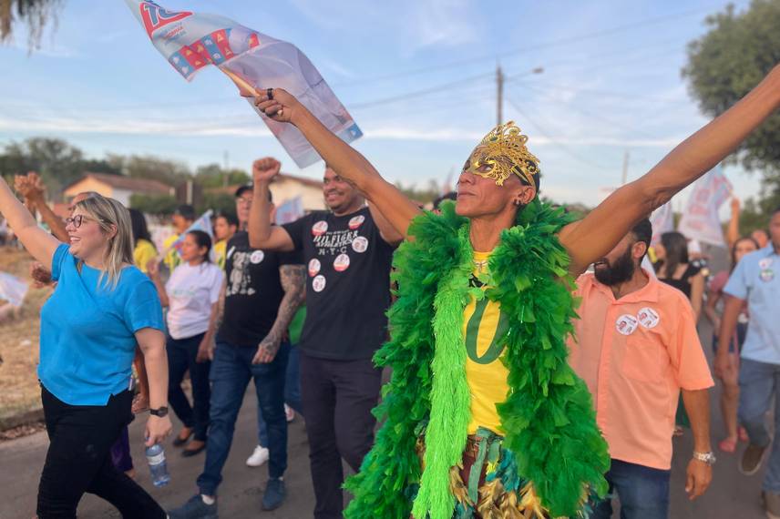 Joãozinho da Varjota realiza a maior carreata da história de Monsenhor Gil Joãozinho da Varjota realiza a maior carreata da história de Monsenhor Gil