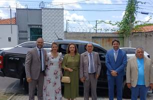 Antônio Reis toma posse para seu segundo mandato como prefeito de Floriano (Foto: Reprodução) Antônio Reis toma posse para seu segundo mandato como prefeito de Floriano (Foto: Reprodução)