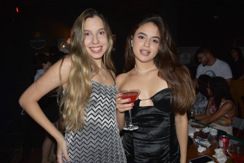 Aprovados no Enem comemoram em PUB