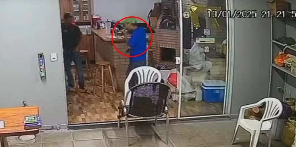 Assaltante come carne durante roubo a churrasco familiar em Cascavel