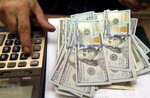 Dólar cai para R$ 5,91 e registra maior queda semanal desde agosto (Foto: REUTERS/Mohamed Abd El Ghany) Dólar cai para R$ 5,91 e registra maior queda semanal desde agosto (Foto: REUTERS/Mohamed Abd El Ghany)