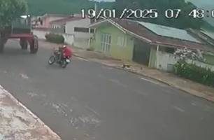Dupla tenta manobra de moto, bate em máquina agrícola e garupa morre em MT (Foto: Reprodução)