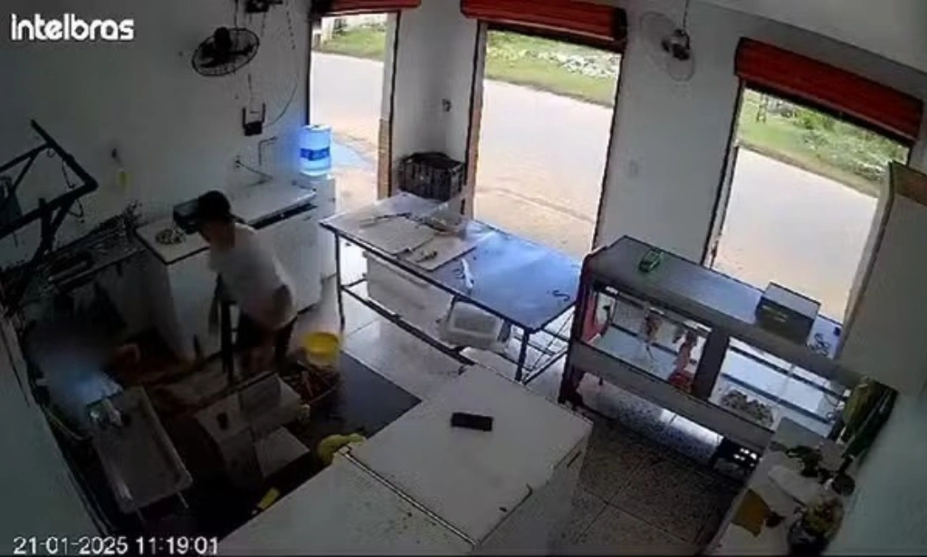 Empresário é eletrocutado ao usar celular conectado ao carregador no Maranhão