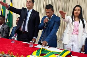 Everardo Araújo toma posse como prefeito durante cerimônia em Curralinhos (Foto: Reprodução) Everardo Araújo toma posse como prefeito durante cerimônia em Curralinhos (Foto: Reprodução)