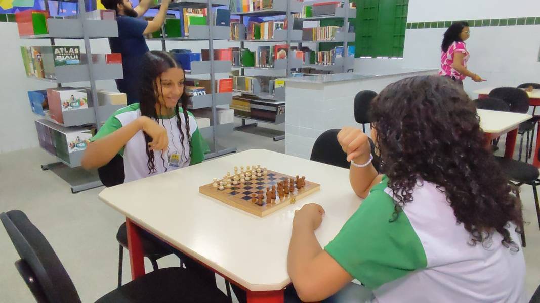 Governador entrega reforma e ampliação de escola na zona Norte de Teresina