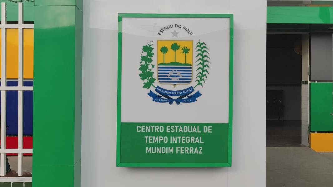 Governador entrega reforma e ampliação de escola na zona Norte de Teresina