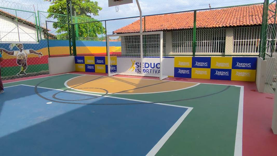 Governador entrega reforma e ampliação de escola na zona Norte de Teresina