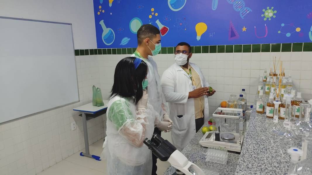 Governador entrega reforma e ampliação de escola na zona Norte de Teresina