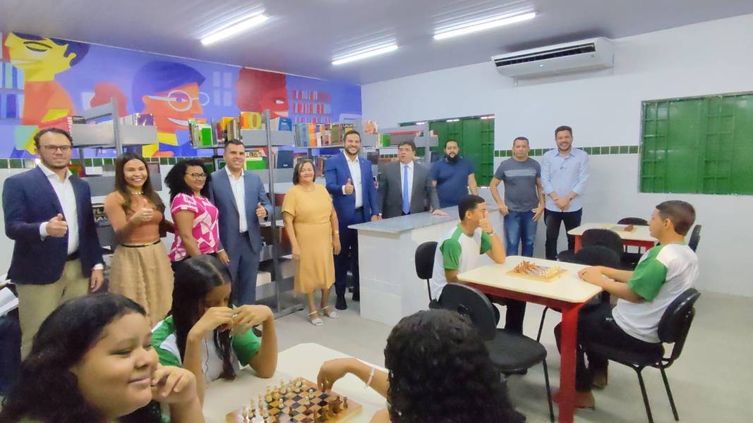 Governador entrega reforma e ampliação de escola na zona Norte de Teresina