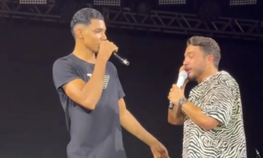 Jovem brilha ao cantar com banda de Wesley Safadão na ‘Festa da Manga’, em Altos