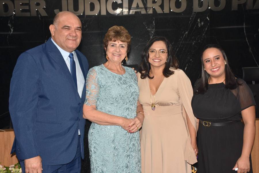 Juíza Keylla Ranyere assume presidência da AMAPI como a primeira mulher no cargo