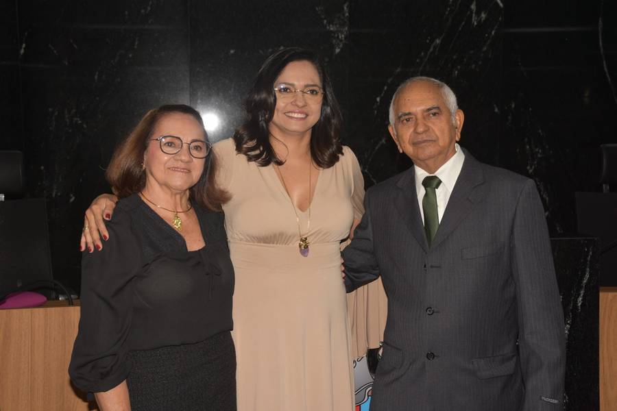 Juíza Keylla Ranyere assume presidência da AMAPI como a primeira mulher no cargo