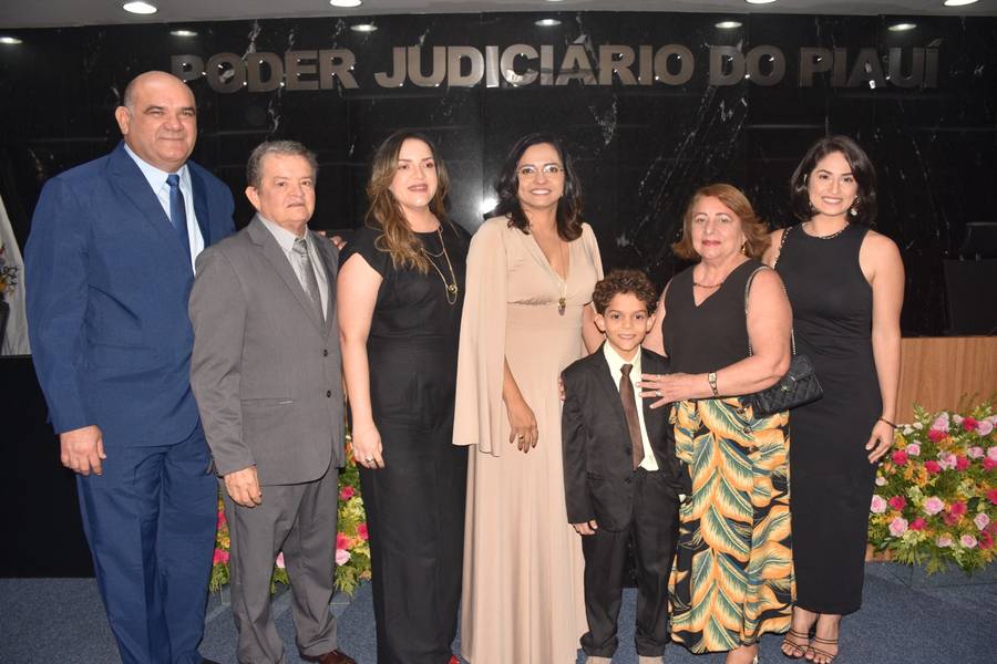 Juíza Keylla Ranyere assume presidência da AMAPI como a primeira mulher no cargo