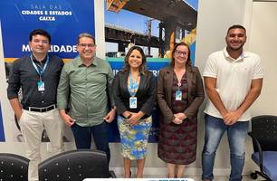 Júnior Carvalho alinha desenvolvimento para Demerval Lobão em reunião na Caixa (Foto: Reprodução) Júnior Carvalho alinha desenvolvimento para Demerval Lobão em reunião na Caixa (Foto: Reprodução)