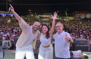 Maninha Fontenele celebra virada de ano com show na praia de Atalaia (Foto: Reprodução) Maninha Fontenele celebra virada de ano com show na praia de Atalaia (Foto: Reprodução)