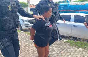 Matriarca de família envenenada em Parnaíba chega na Central de Flagrantes (Foto: Conecta Piauí / Luzia Paula) Matriarca de família envenenada em Parnaíba chega na Central de Flagrantes (Foto: Conecta Piauí / Luzia Paula)