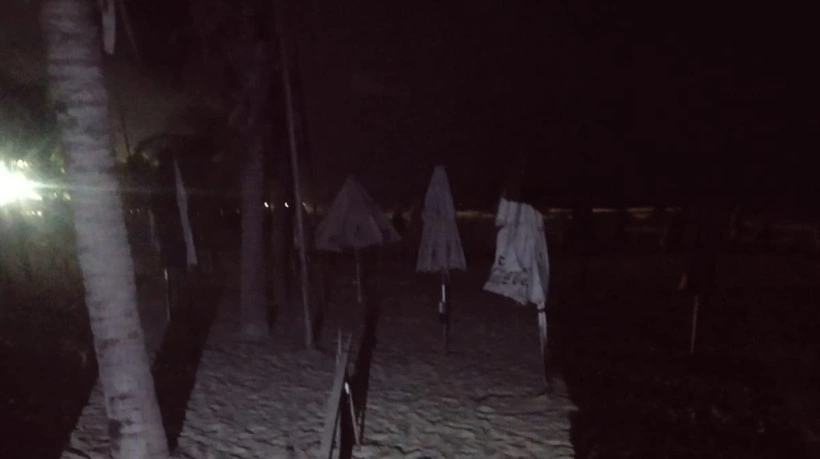 Parapente com garoto e instrutor cai na praia do Futuro em Fortaleza