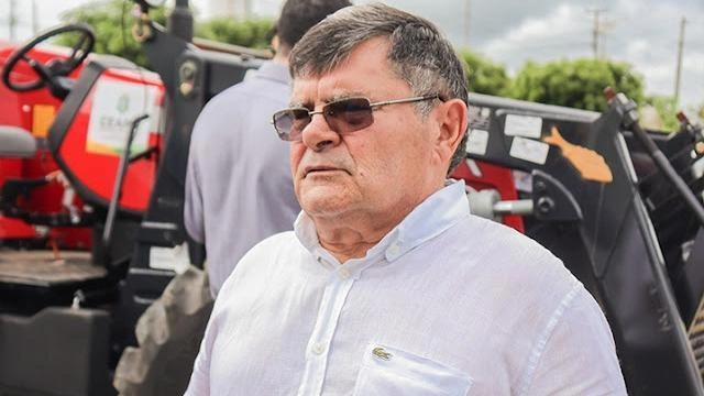 Prefeito reeleito de Santa Quitéria é preso momentos antes de sua posse