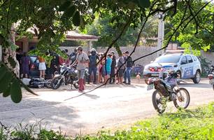 Suspeitos de tentativa de assalto são espancados em bar na zona Leste de Teresina (Foto: Reprodução) Suspeitos de tentativa de assalto são espancados em bar na zona Leste de Teresina (Foto: Reprodução)