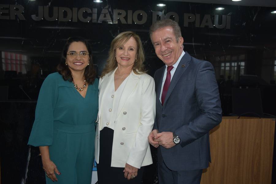 Valdênia Moura assume como juíza substituta no TJ-PI