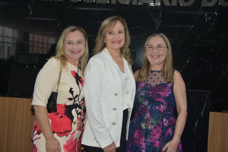 Valdênia Moura assume como juíza substituta no TJ-PI