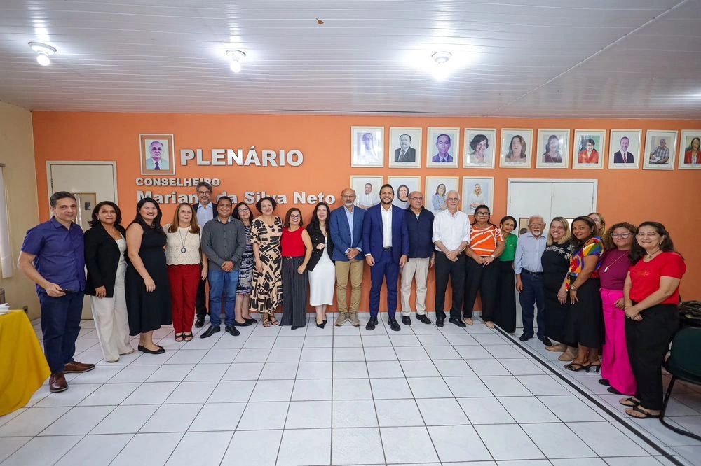 Washington Bandeira assina ordem de serviço para modernização do Conselho Estadual de Educação