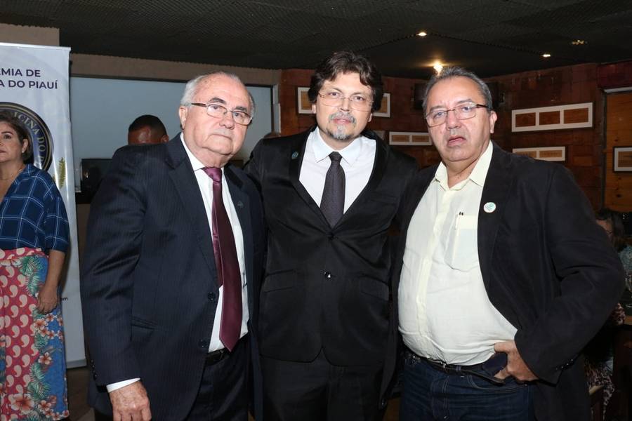 Academia de Medicina do Piauí realiza cerimônia de posse em noite prestigiada