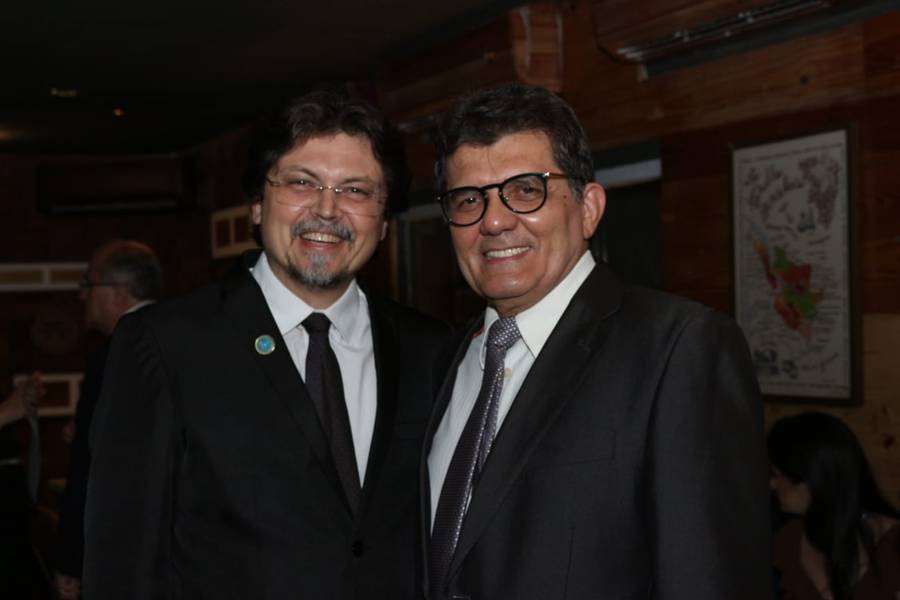 Academia de Medicina do Piauí realiza cerimônia de posse em noite prestigiada