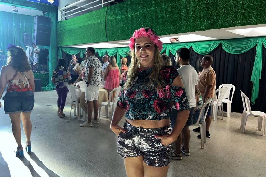 Baile do Hawaii anima foliões no Iate Clube de Teresina Baile do Hawaii anima foliões no Iate Clube de Teresina