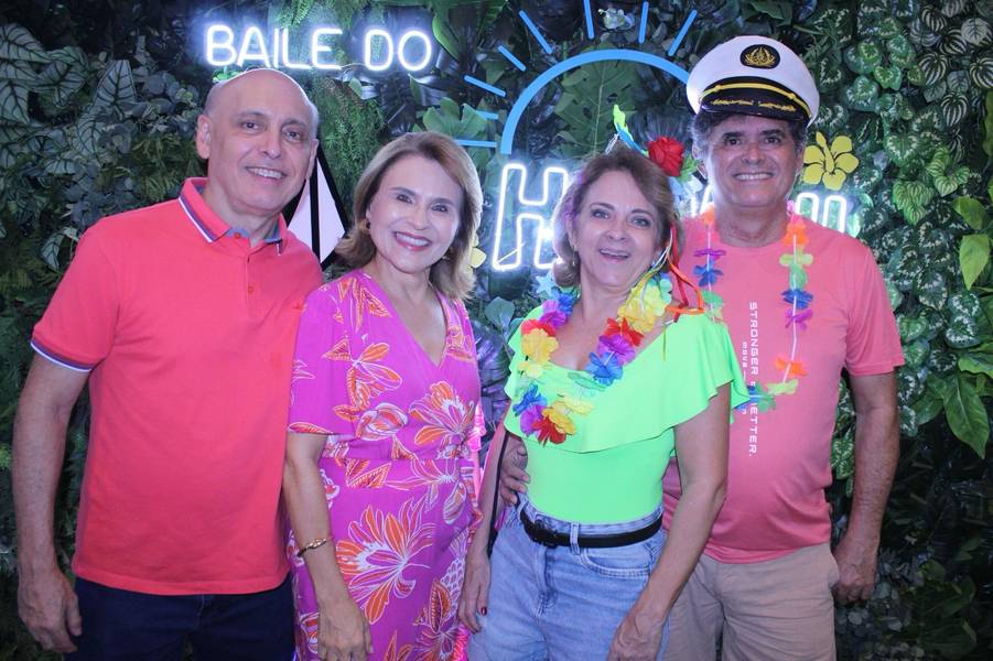 Baile do Hawaii anima foliões no Iate Clube de Teresina