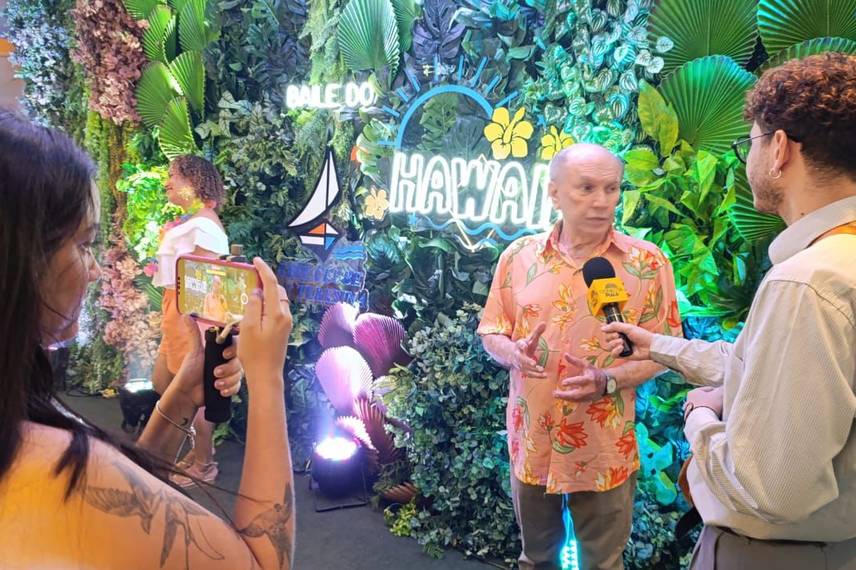 Baile do Hawaii anima foliões no Iate Clube de Teresina Baile do Hawaii anima foliões no Iate Clube de Teresina
