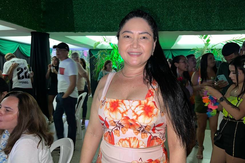 Baile do Hawaii anima foliões no Iate Clube de Teresina Baile do Hawaii anima foliões no Iate Clube de Teresina