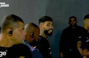 Barboza, do Botafogo, fica sem dente após confusão em campo contra o Flamengo (Foto: Reprodução/Sportv) Barboza, do Botafogo, fica sem dente após confusão em campo contra o Flamengo (Foto: Reprodução/Sportv)