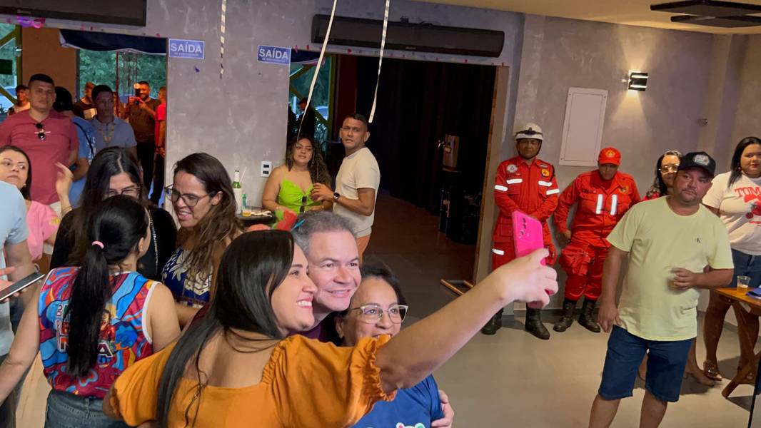 Bloco do Pebinha realiza prévia em Timon com muito brilho e animação