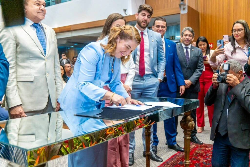 Deputada Iracema Vale tomou posse para novo mandato na presidência da Assembleia