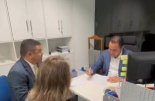 Deputado Georgiano Neto recebe prefeito Dr. Marcos e primeira-dama Rossana Guimarães em Brasília (Foto: Divulgação) Deputado Georgiano Neto recebe prefeito Dr. Marcos e primeira-dama Rossana Guimarães em Brasília (Foto: Divulgação)