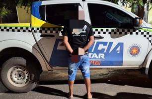 Homem é autuado após causar confusão e desacatar policiais em Pio IX (Foto: Reprodução) Homem é autuado após causar confusão e desacatar policiais em Pio IX (Foto: Reprodução)