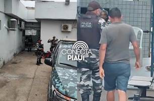 Homem é detido ao descobrir que moto comprada há 4 anos era roubada em Teresina (Foto: Repórter 12/Conecta Piauí) Homem é detido ao descobrir que moto comprada há 4 anos era roubada em Teresina (Foto: Repórter 12/Conecta Piauí)