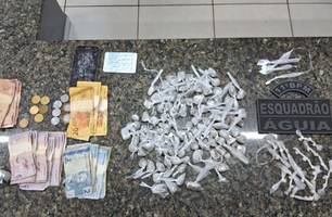 Jovem de 19 anos é preso por suspeita de tráfico de drogas em Timon (Foto: Polícia Militar do Maranhão) Jovem de 19 anos é preso por suspeita de tráfico de drogas em Timon (Foto: Polícia Militar do Maranhão)
