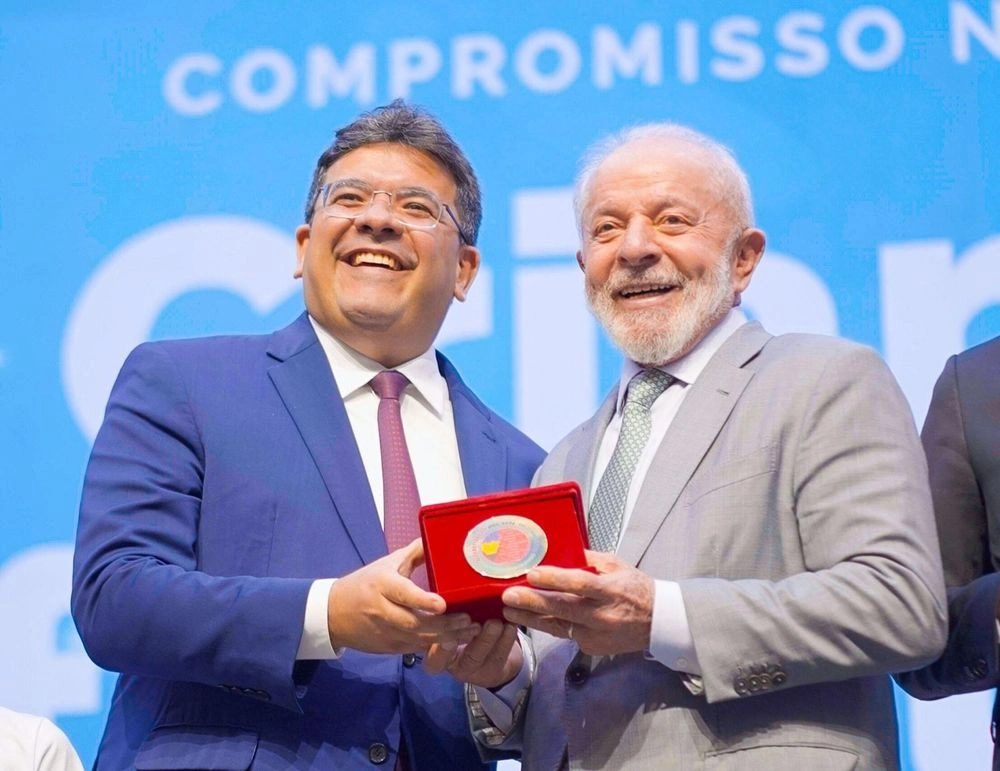 Lula entrega Selo Ouro de compromisso com a alfabetização ao Piauí