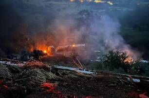 Motorista de caminhão morre carbonizado em acidente na BR-316, em Picos (Foto: Reprodução / PRF) Motorista de caminhão morre carbonizado em acidente na BR-316, em Picos (Foto: Reprodução / PRF)