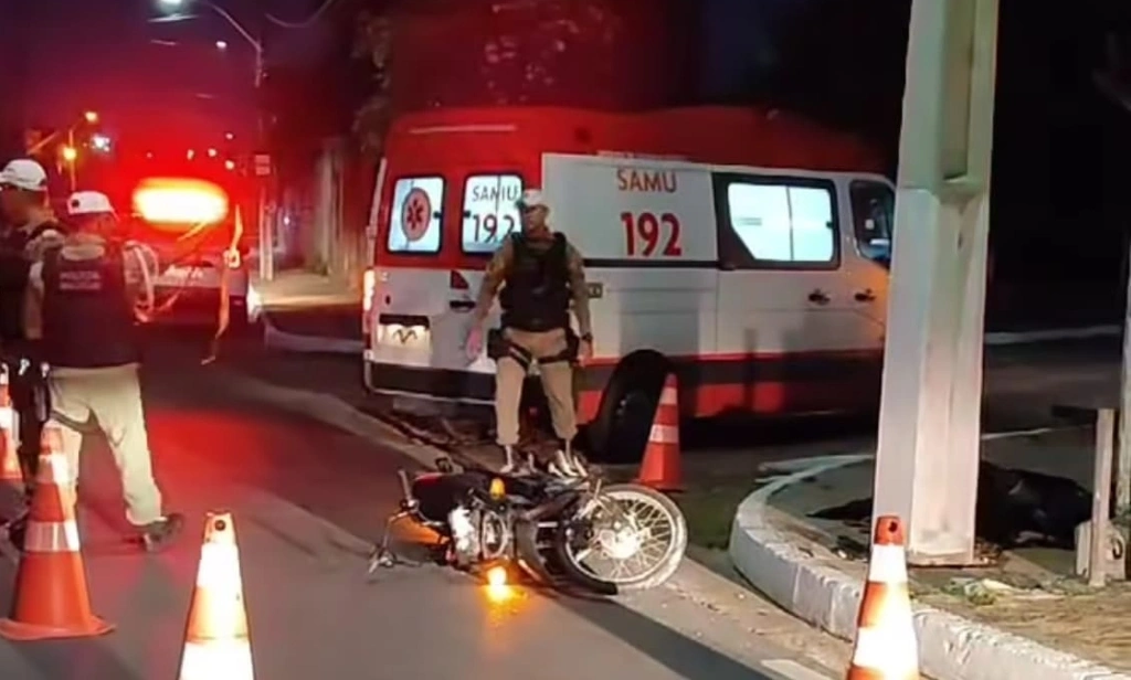 Mulher morre após colidir motocicleta contra poste em Parnaíba