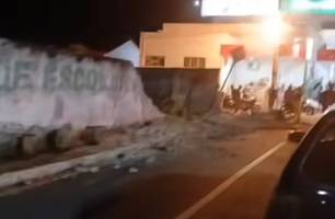 Muro de escola cai e atinge pelo menos duas pessoas em Barras (Foto: Divulgação) Muro de escola cai e atinge pelo menos duas pessoas em Barras (Foto: Divulgação)