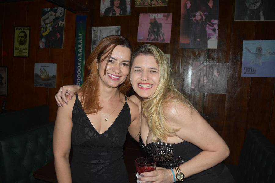 Noite de rock no Locomotiva Irish Pub agita jovens na zona Leste de Teresina