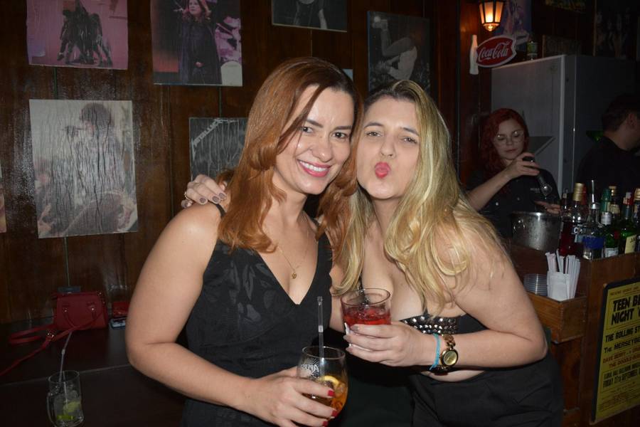 Noite de rock no Locomotiva Irish Pub agita jovens na zona Leste de Teresina