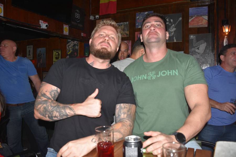 Noite de rock no Locomotiva Irish Pub agita jovens na zona Leste de Teresina