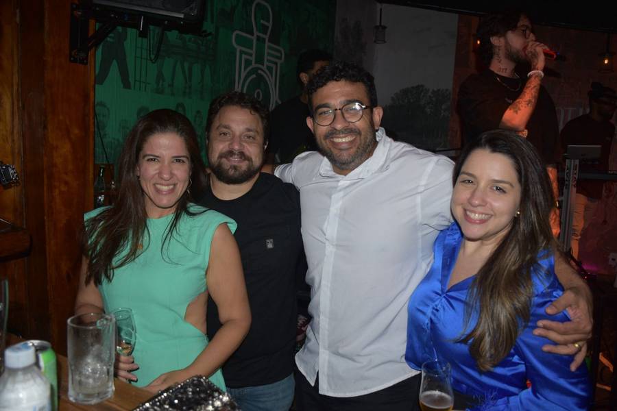 Noite de rock no Locomotiva Irish Pub agita jovens na zona Leste de Teresina