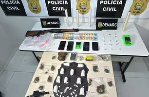 Operação do DENARC em Teresina prende cinco e apreende drogas e armas de fogo (Foto: Conecta Piauí) Operação do DENARC em Teresina prende cinco e apreende drogas e armas de fogo (Foto: Conecta Piauí)